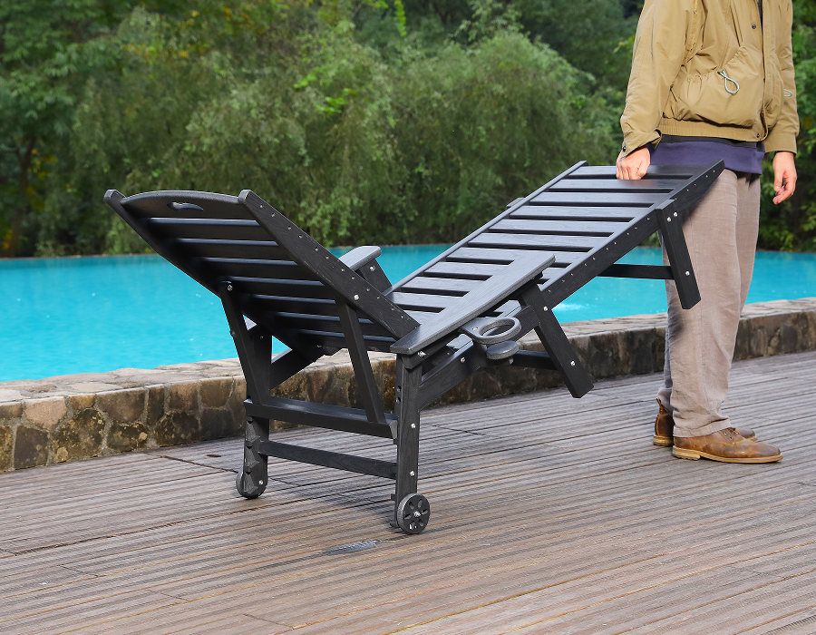 Plava HDPE ležaljka Adirondack uz bazen spremna za ronjenje