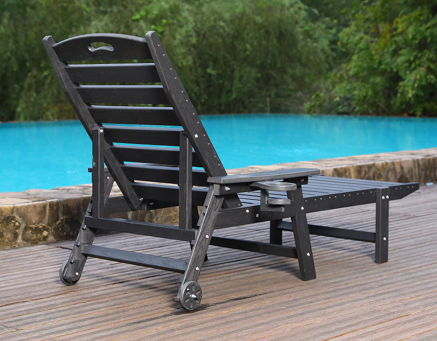 Plava HDPE ležaljka Adirondack uz bazen spremna za ronjenje